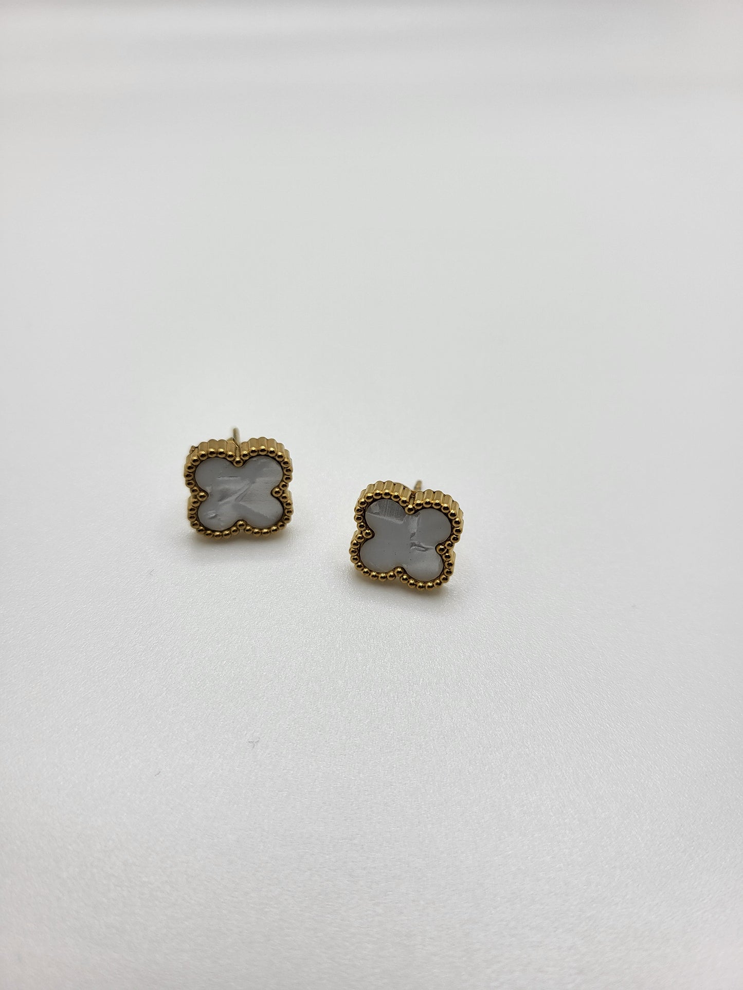 Clover Style Earings Ivory Colour